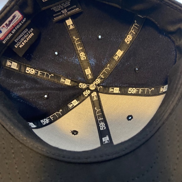 Authentic 59FIFTY New Era Fitted Caps - Picture 3 of 5
